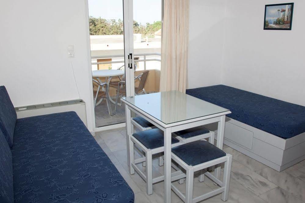 Ferienwohnung Blue Sky Agia Marina Exterior foto