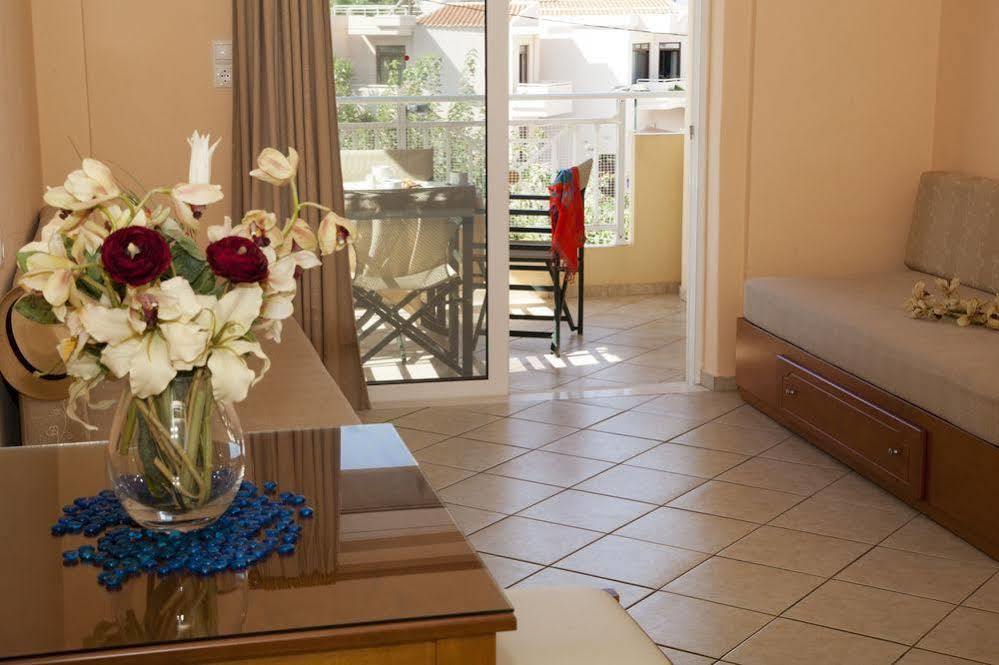 Ferienwohnung Blue Sky Agia Marina Exterior foto