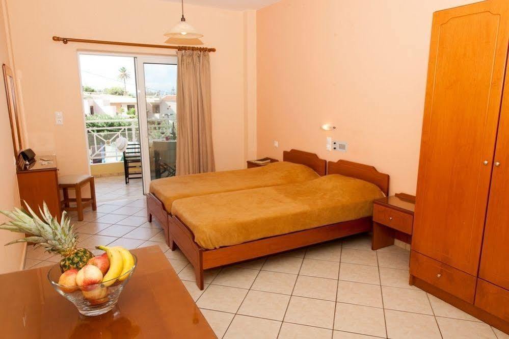 Ferienwohnung Blue Sky Agia Marina Exterior foto
